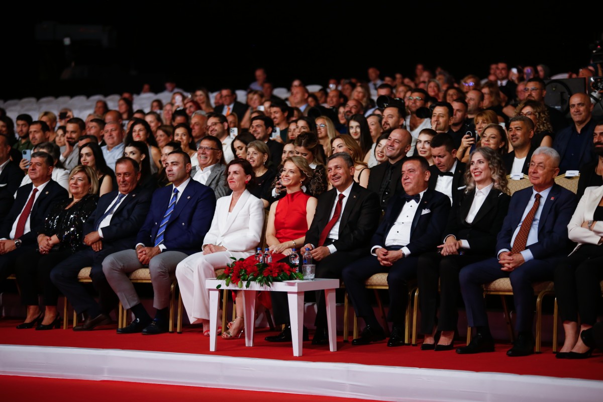 Altın Portakal'da kortej ve açılış galası yapıldı