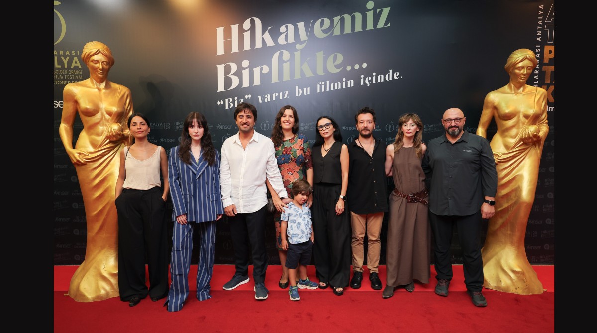 'Savrulan Zaman' filminin prömiyeri Antalya'da yapıldı