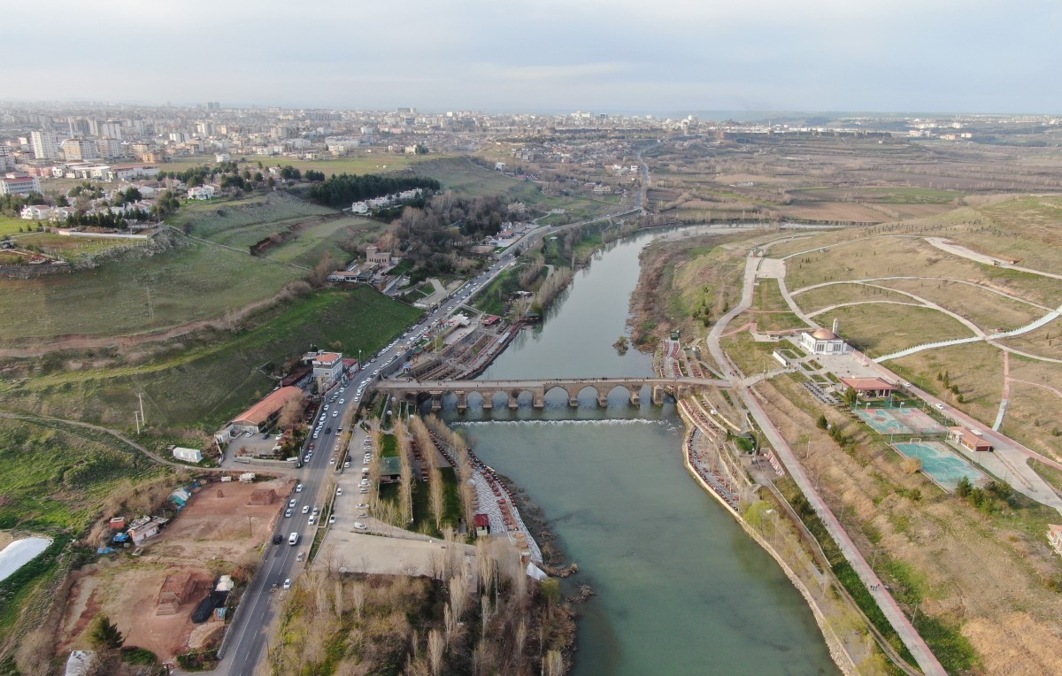 Diyarbakır Surları ve On Gözlü Köprü’nün yapılışı yapay zeka ile canlandırıldı