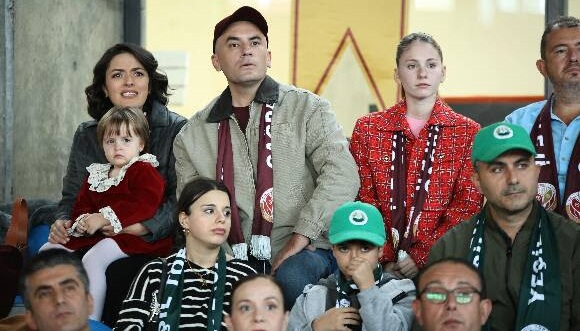 Giray Altınok ve Ezgi Mola’nın, Yeni Filmi ‘Başka Bir Sen’den İlk Kareler Yayınlandı