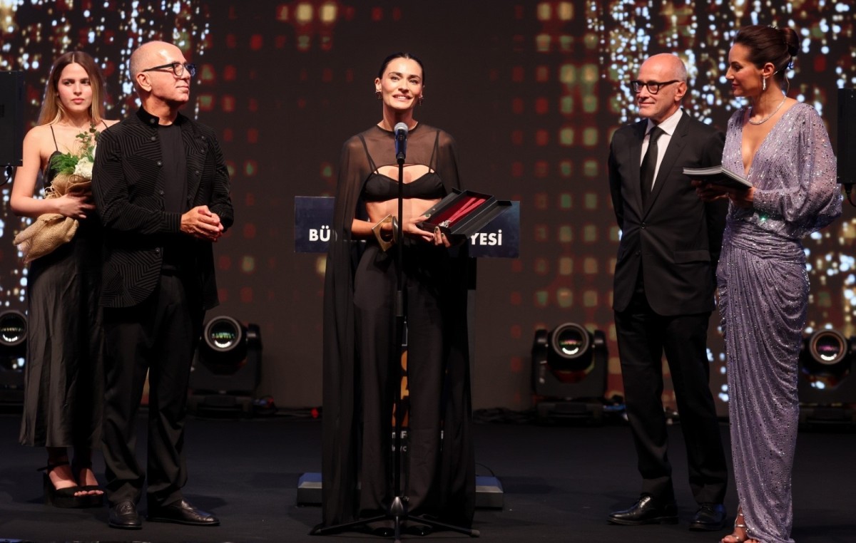 Altın Portakal'da Onursal Nişan alan Saadet Işıl Aksoy ‘Confidente' filmi ile Berlin'de