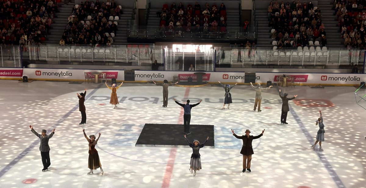 Cinderella on Ice gösterisinin ilki, Zeytinburnu Buz Adası'nda seyirciyle buluştu