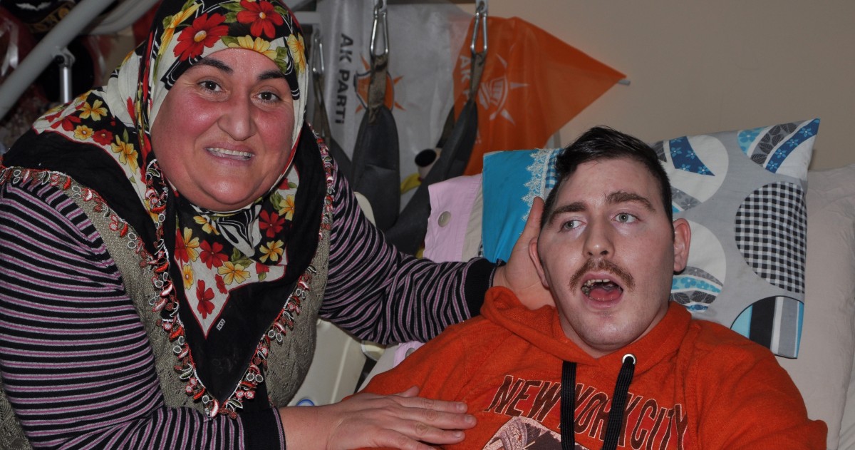 Kimliği belirsiz felçli Rus gence 10 yıl annelik yapan Gülsüm ananın hayatı film oluyor