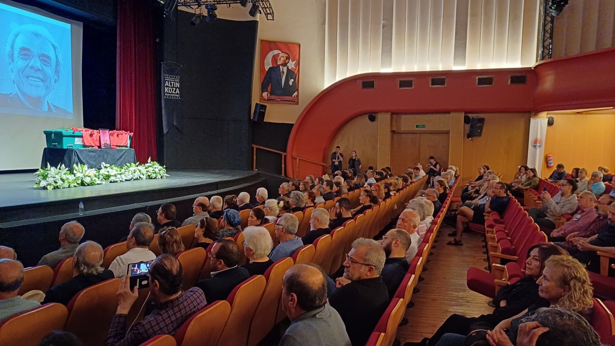 Yönetmen Ali Özgentürk memleketinde son yolculuğuna uğurlandı