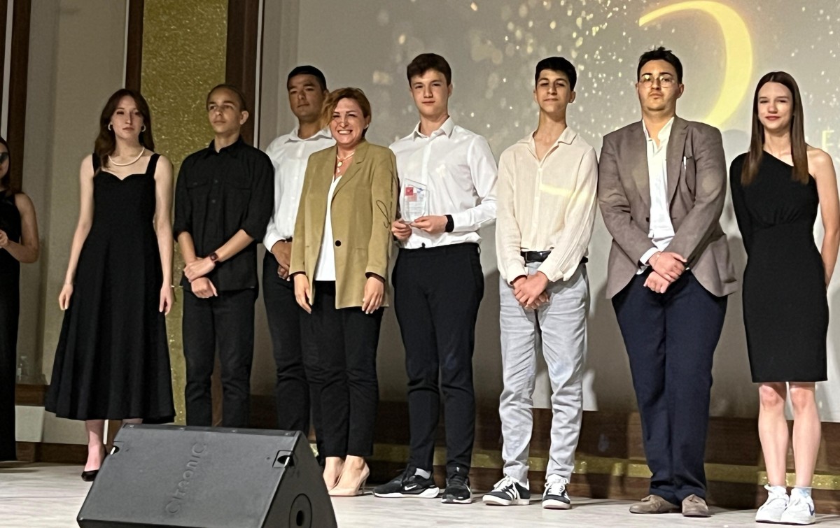 Lise öğrencileri ‘bağımlılığa’ kısa film yarışması ile dikkat çekti