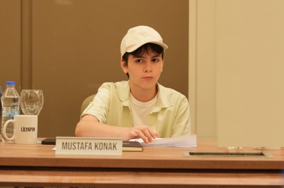Genç oyuncu Mustafa Konak, yeni proje için kamera karşısında